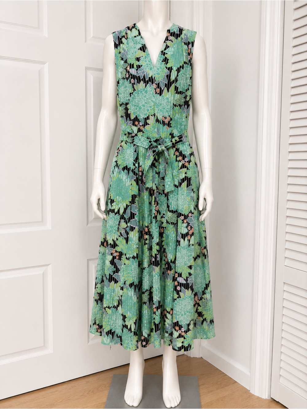 kate spade Green Floral Pleated V-Neck Midi Dress with Tie Waist
